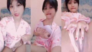 Bokep indo rara nadifa pamerin memek mulus